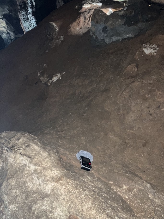 洞窟は真っ暗だし 私の愛(こえ)が響いて落ちつきますよね(威圧)【安眠用 R-15癒し音声/本編 3時間30分】