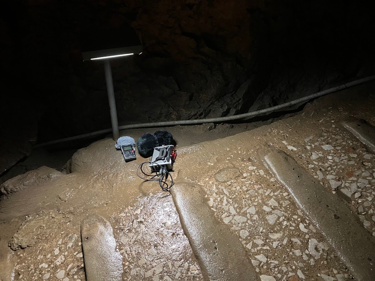 洞窟は真っ暗だし 私の愛(こえ)が響いて落ちつきますよね(威圧)【安眠用 R-15癒し音声/本編 3時間30分】